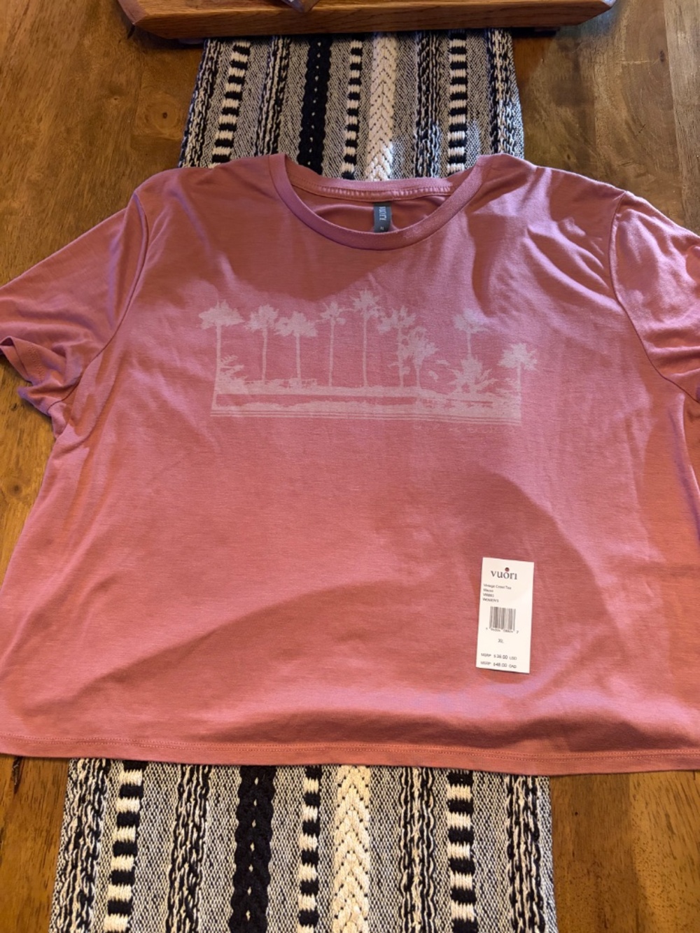 Vuori Tshirts and muscle tanks PLUS 2 FREE - Picture 2 of 9